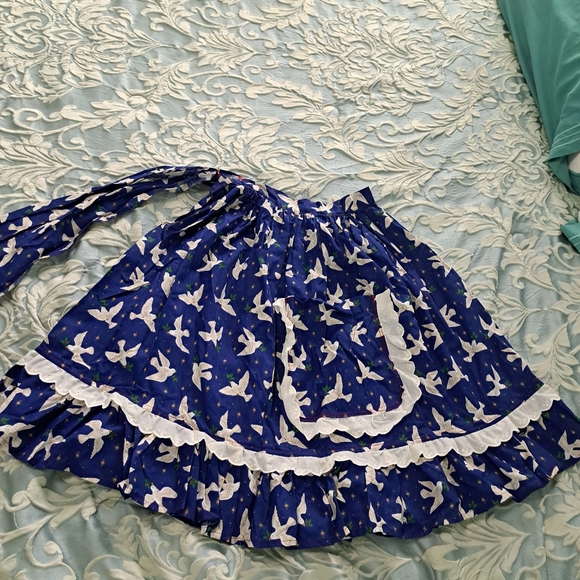 A double pocketed apron handmade. - Picture 2 of 2